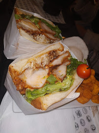 Sandwich au poulet du Restaurant japonais Aki Café à Paris - n°18