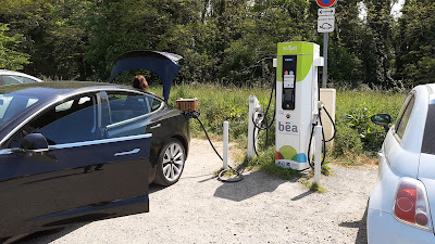Béa Station de recharge à Saint-Père-Marc-en-Poulet