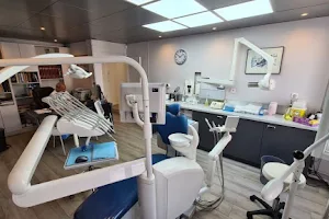 Chirurgien Dentiste Palaiseau - Haiun Bernard & Laura Chelly image