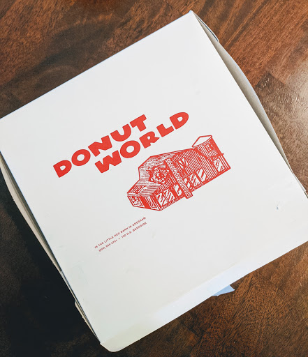 Donut Shop «Donut World», reviews and photos, 720 NE Burnside Rd, Gresham, OR 97030, USA