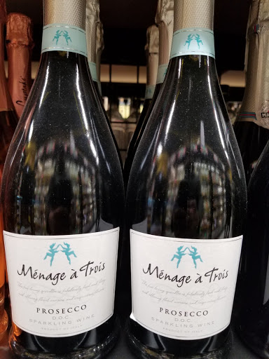 Liquor Store «Gold Crown Liquors Store», reviews and photos, 3425 N Clark St, Chicago, IL 60657, USA