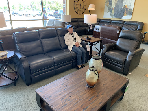 Furniture Store «Raymour & Flanigan Furniture and Mattress Store», reviews and photos, 895 E Gate Blvd, Garden City, NY 11530, USA