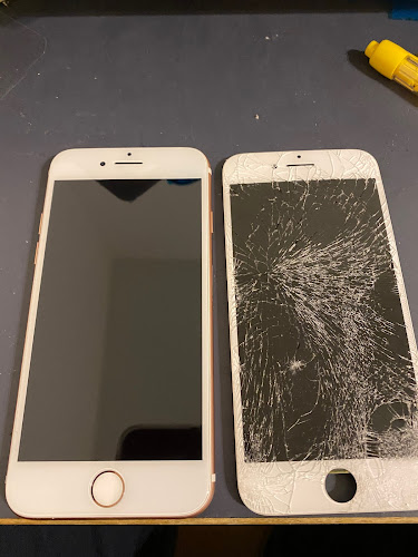 Reviews of Bad Apple - iPhone Repairs Leeds in Leeds - Cell phone store