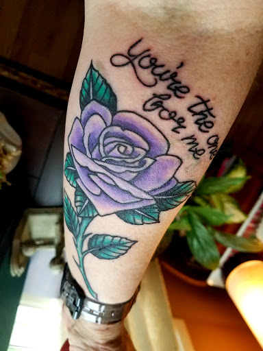 Tattoo Shop «No Guts No Glory Tattoo», reviews and photos, 1333 NW U.S. 101, Lincoln City, OR 97367, USA