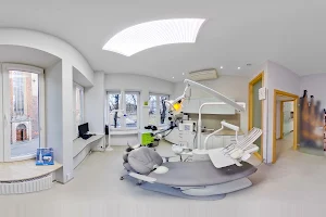 Anna Dental Clinic Gdańsk - Stomatolog | Dentysta | Wybielanie Zębów | Licówki | Implanty image