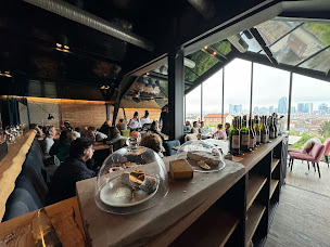 Photo n°103 de Bistrot Là-Haut à Suresnes ()