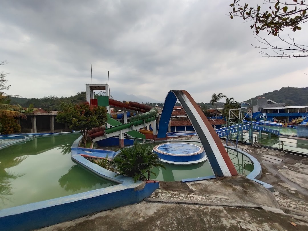 Kolam Renang Maksum Sari Makmur Ciruum