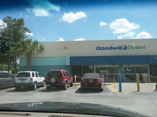 Goodwill Ocala Outlet Store, 2920 W Silver Springs Blvd, Ocala, FL 34475, USA, 