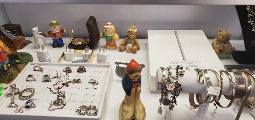 Pawn Shop «Kleppe Family Jewelry & Loan», reviews and photos, 421 3rd Ave SW, Cedar Rapids, IA 52404, USA