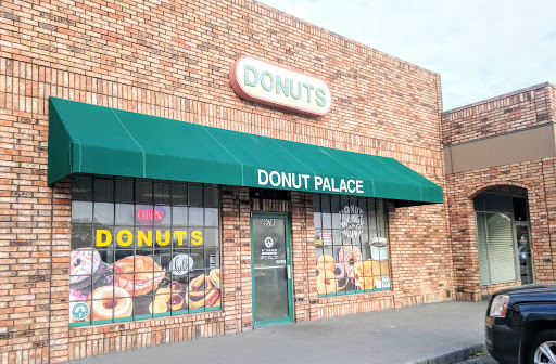Donut Palace, 978 N Cooper St, Arlington, TX 76011, USA, 