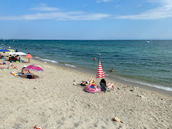 Fotografie cu Hanioti Beach - locul popular printre cunoscătorii de relaxare