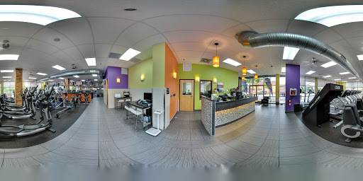 Health Club «Onelife Fitness - Newport News 24 Hour Xpress Gym», reviews and photos, 11805 Fountain Way, Newport News, VA 23606, USA