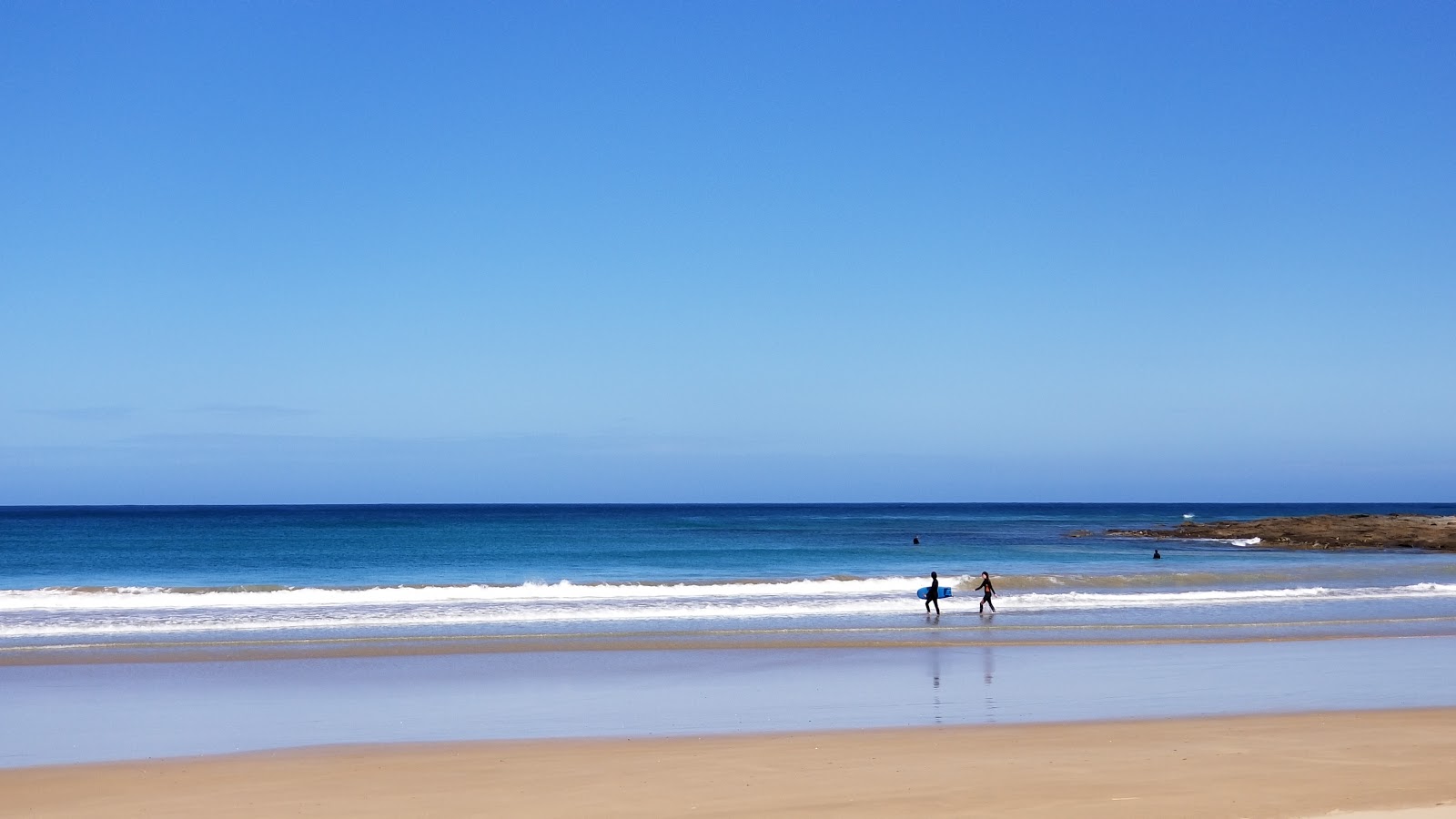 Foto di Kennet River Beach con costa lunga e dritta