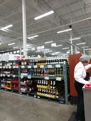 Shopping Mall «Southland Shopping Center», reviews and photos, 6944 W 130th St, Middleburg Heights, OH 44130, USA