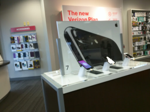 Cell Phone Store «Verizon», reviews and photos, 668 S Rand Rd, Lake Zurich, IL 60047, USA