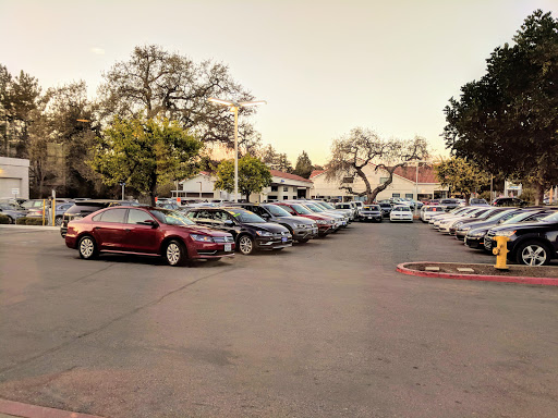 Volkswagen Dealer «Neftin Westlake Volkswagen», reviews and photos, 3550 Auto Mall Dr, Thousand Oaks, CA 91362, USA