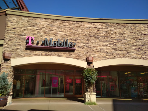 Shopping Mall «Woodburn Premium Outlets», reviews and photos, 1001 N Arney Rd, Woodburn, OR 97071, USA