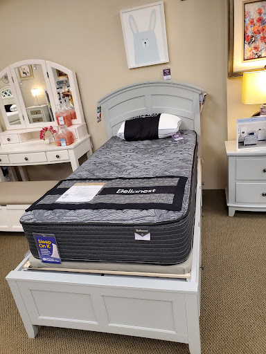 Furniture Store «Raymour & Flanigan Furniture and Mattress Store», reviews and photos, 2780 W Ridge Rd, Rochester, NY 14626, USA