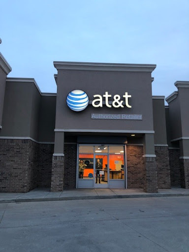 AT&T Authorized Retailer, 605 NW Hwy 24 Rd #102, Topeka, KS 66608, USA, 