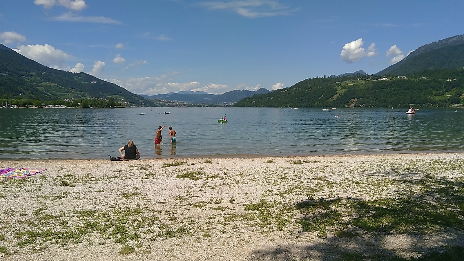 Spiaggia pubblica di Levico'in fotoğrafı - Çocuklu aile gezginleri için önerilir