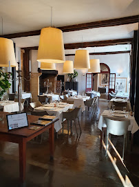 Atmosphère du Restaurant gastronomique Château Les Merles à Mouleydier - n°9