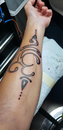 Explore traveling tattoos ideas, creative tattoo ideas in Chicago, available at Chi Town Tattoo & Body Piercing