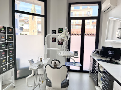 Dr Caroline Barnoin dentiste esthétique à Cannes