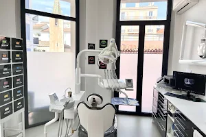 Dr Caroline Barnoin dentiste esthétique image