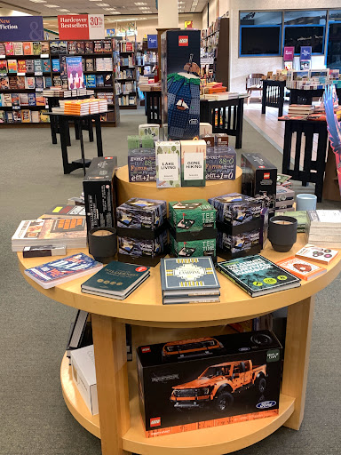 Book Store «Barnes & Noble», reviews and photos, 300 Andover Park W, Tukwila, WA 98188, USA