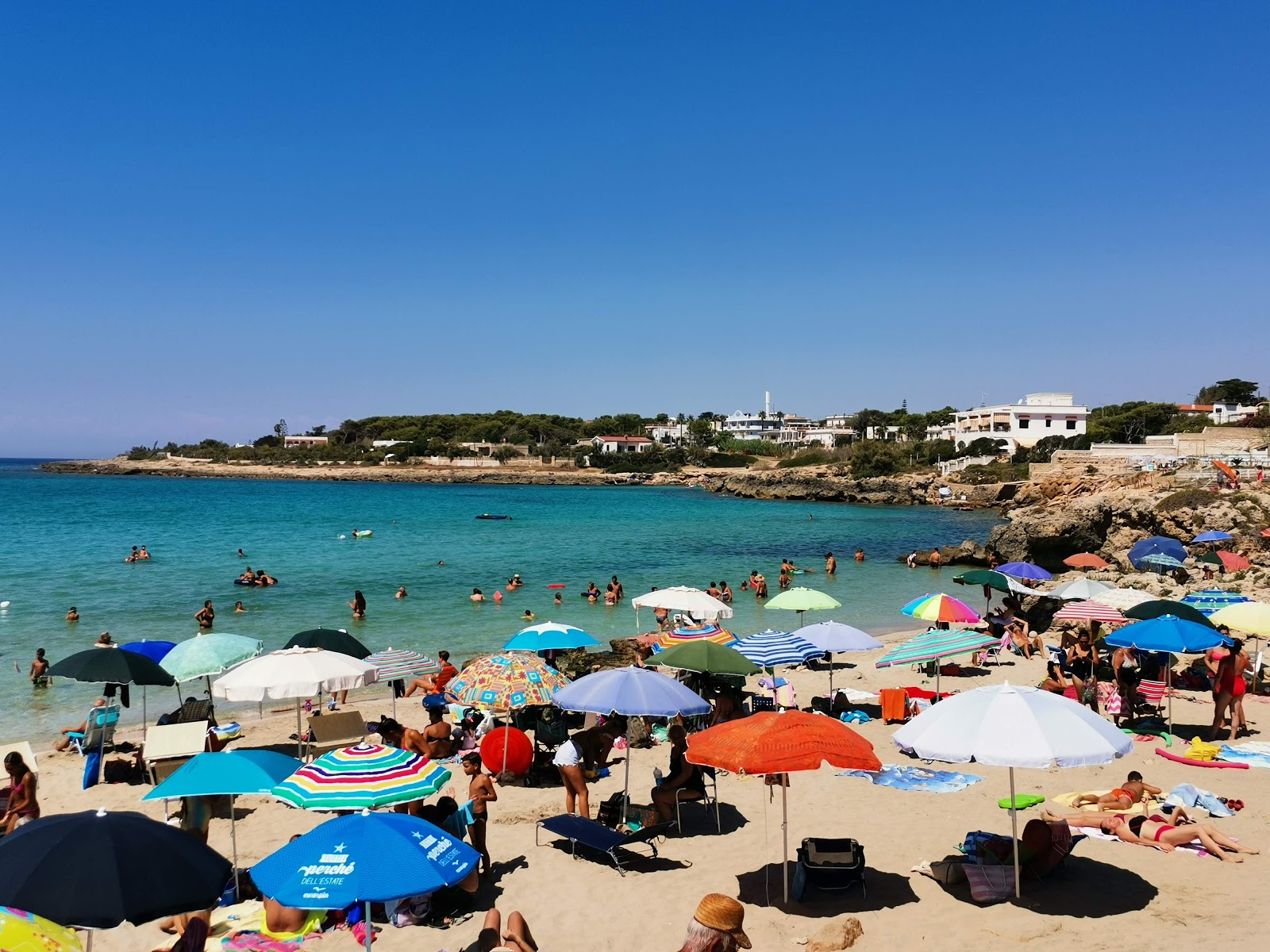 Foto de Spiaggia di Serrone área de complejo turístico de playa