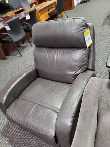 Furniture Rental Service «CORT Furniture Rental & Clearance Center», reviews and photos, 1641 Cobb Pkwy S, Marietta, GA 30060, USA