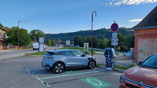 Borne de recharge de véhicules électriques Réseau eborn Station de recharge Saint-Victor-de-Cessieu