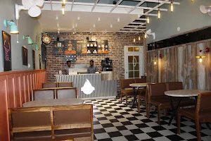 Mr. Krisper Café & Lounge Mansa image