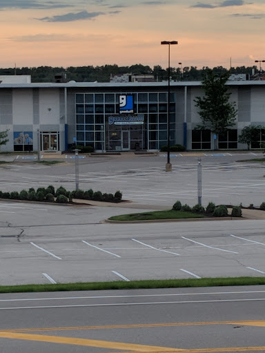 Thrift Store «Goodwill Retail Store of Chesterfield – The Valley», reviews and photos, 17355 Edison Ave, Chesterfield, MO 63005, USA