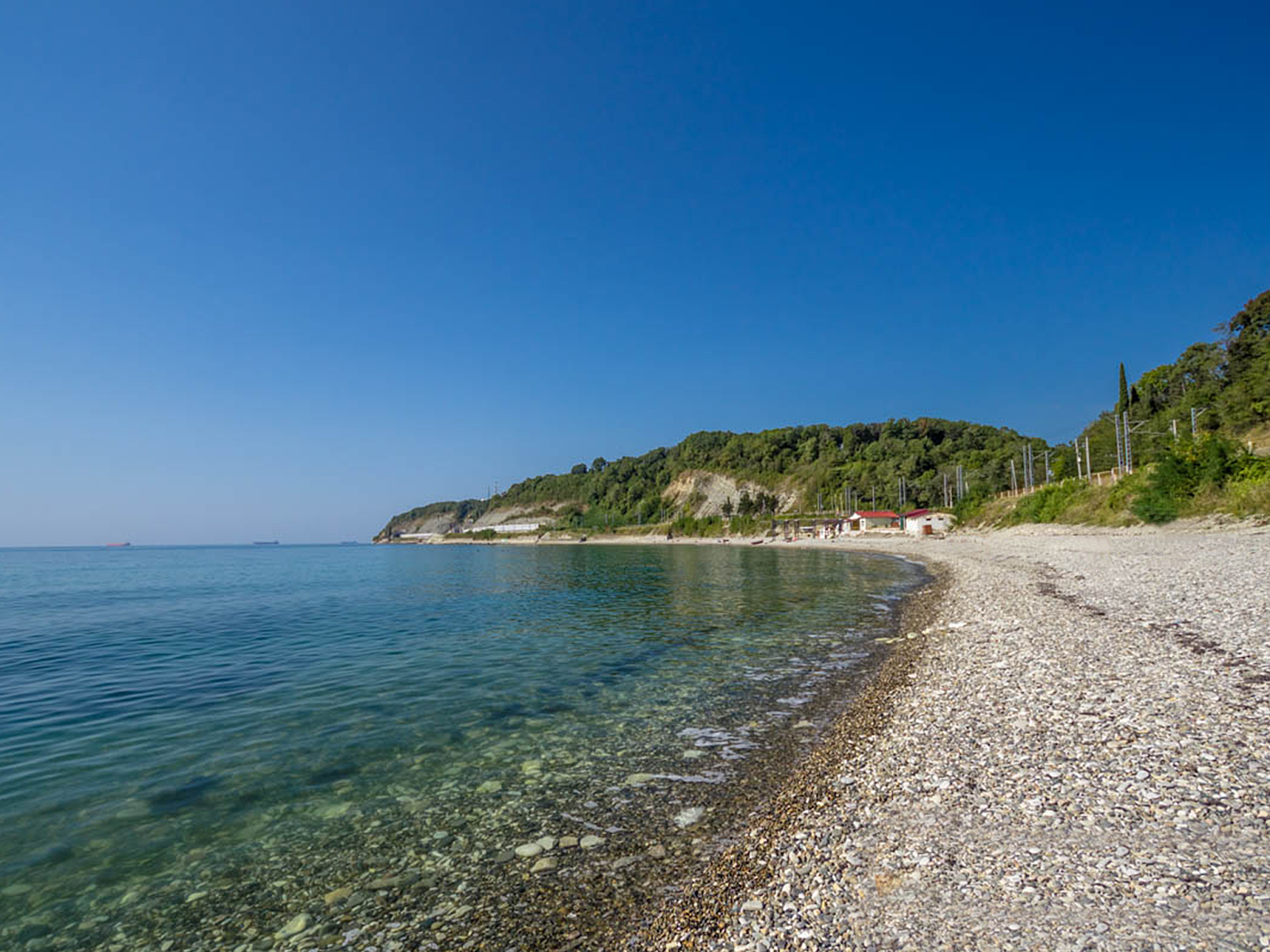 Burevestnik beach'in fotoğrafı geniş plaj ile birlikte