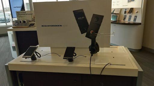 Cell Phone Store «Verizon», reviews and photos, 7779 Day Dr, Parma, OH 44129, USA