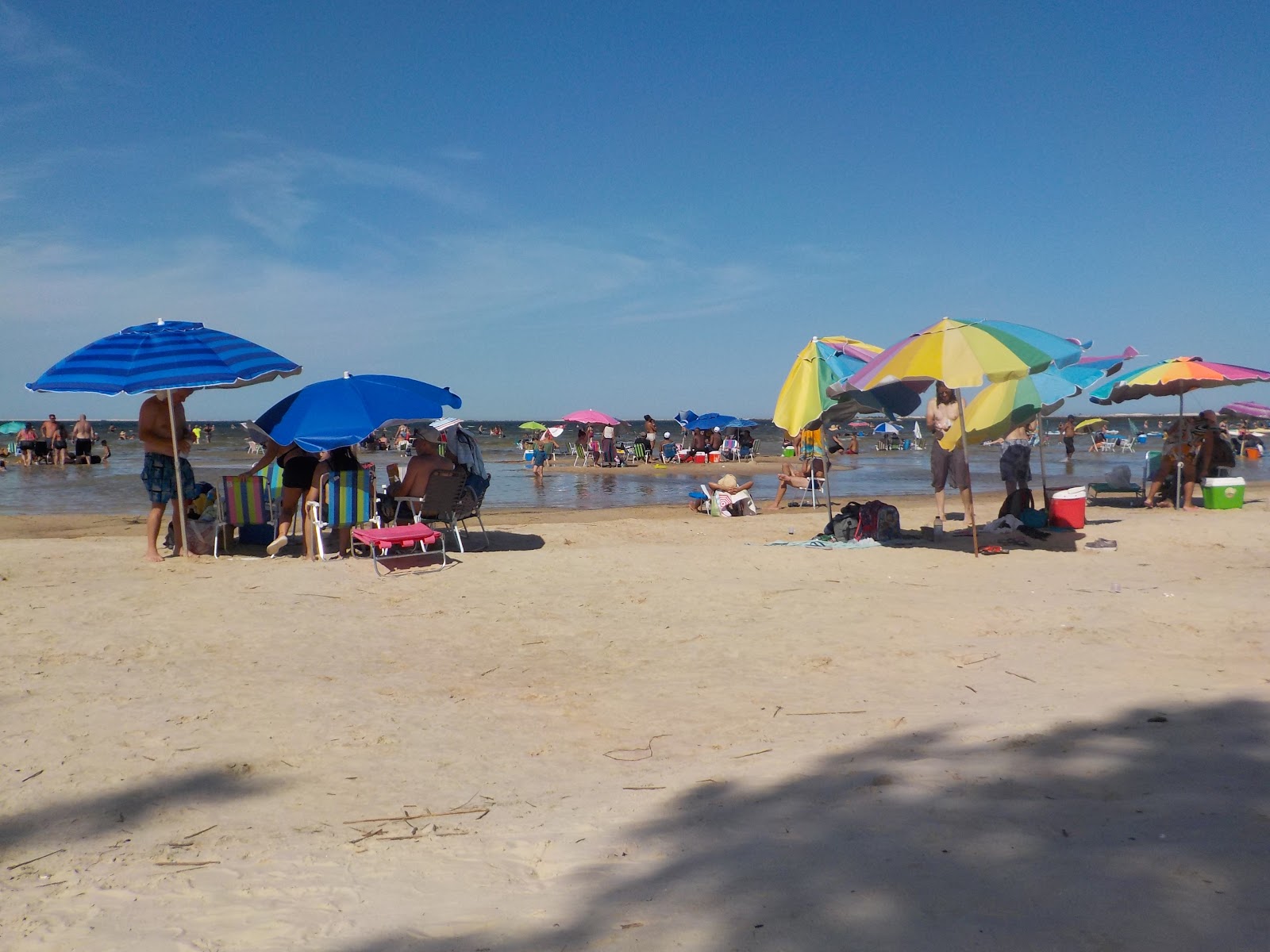 Foto av Praia de Bacupari med turkos rent vatten yta