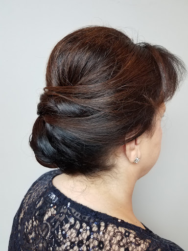 Hair Salon «Von Kekel Aveda Lifestyle Salon Spa», reviews and photos, 4209 Lassiter Mill Rd #114, Raleigh, NC 27609, USA