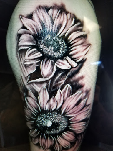 Tattoo Shop «Dermawerx Tattoo», reviews and photos, 9853 Silverdale Way NW STE 107, Silverdale, WA 98383, USA