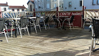 Atmosphère du Café et restaurant de grillades Centr'Halles Café à Clisson - n°4