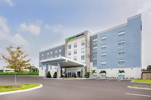 Holiday Inn Express & Suites Tampa Stadium - Airport Area, an IHG Hotel image