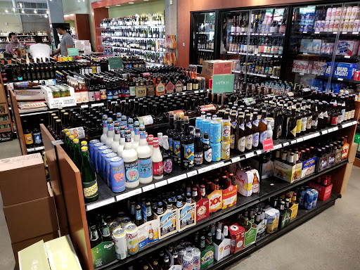Liquor Store «Pearl Specialty Market & Spirits», reviews and photos, 900 NW Lovejoy St, Portland, OR 97209, USA