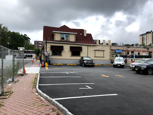 Shopping Mall «Oaktree Mall Shopping Center», reviews and photos, 2024 Center Ave n, Fort Lee, NJ 07024, USA