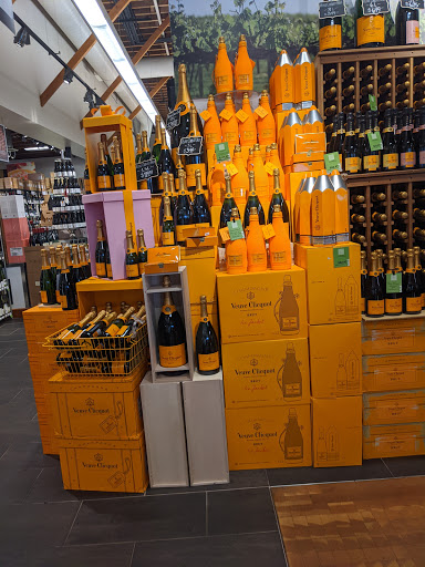 Shopping Mall «Uptown Shopping Center», reviews and photos, 2364 W Burnside St, Portland, OR 97210, USA