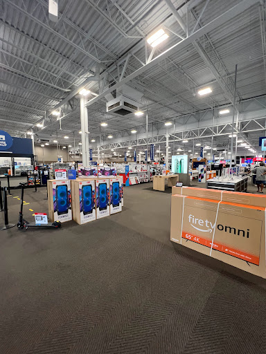 Electronics Store «Best Buy», reviews and photos, 4610 S 76th St, Greenfield, WI 53220, USA