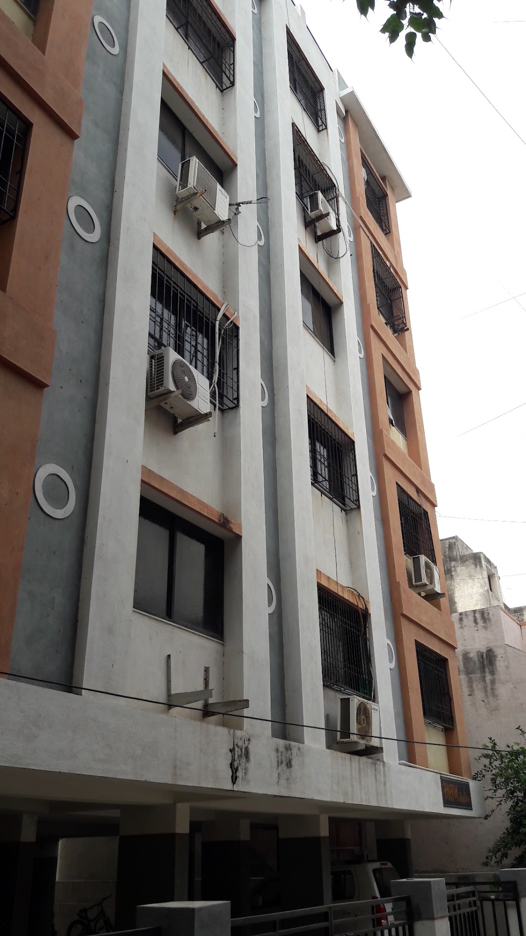 alakh apartment jamnagar
