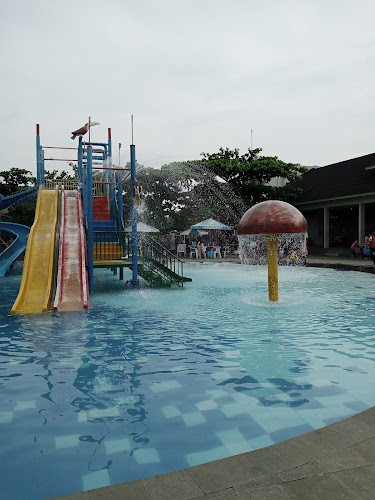 Kolam Renang Fun Park Villa Bogor Indah