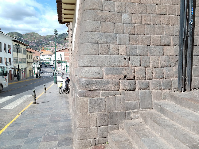 Free Walking Tours Cusco Orange team - Cusco