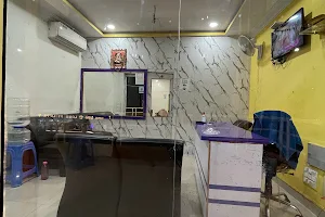 Refresh Men's Hair and beauty saloon image
