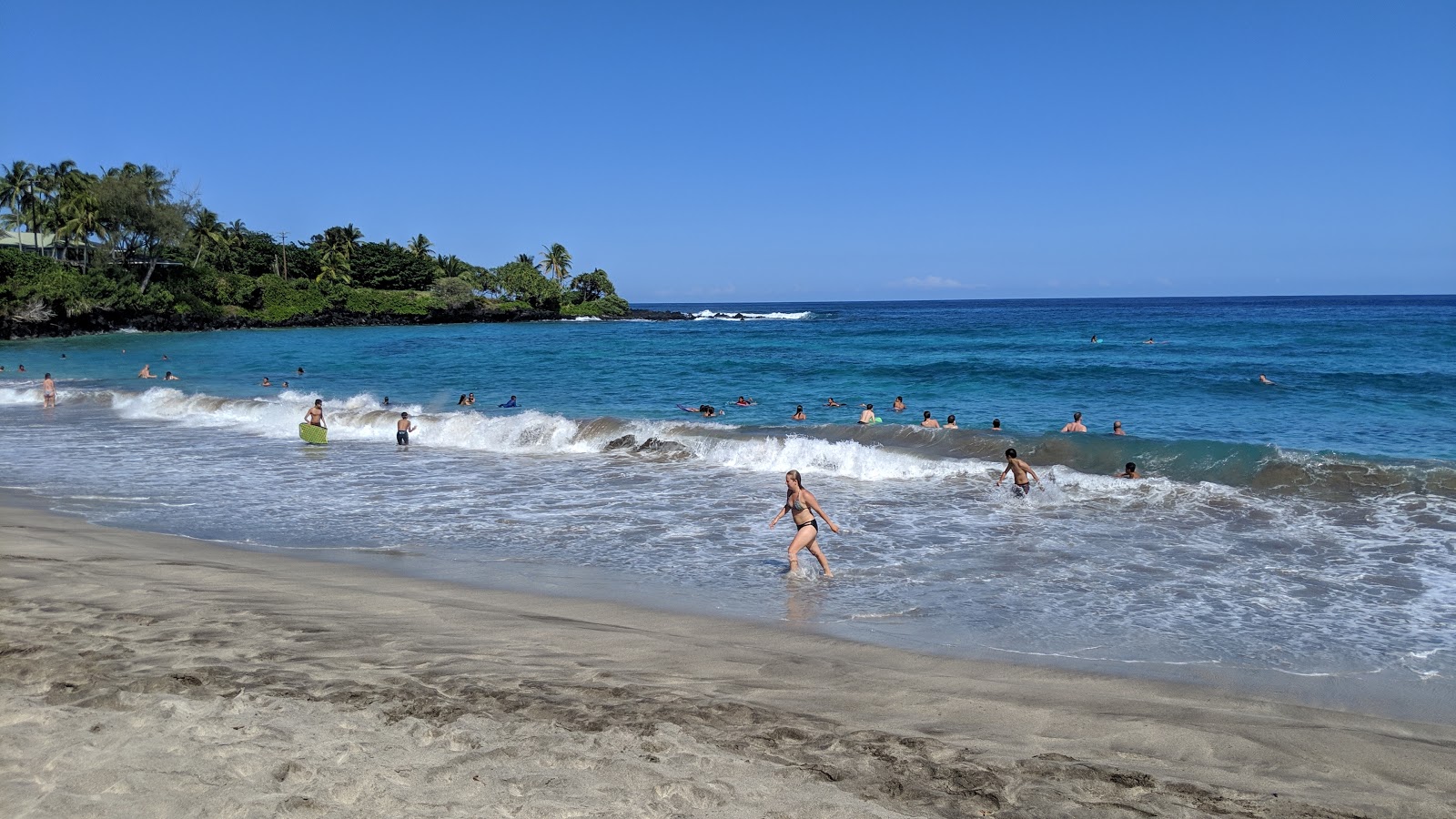 Hamoa Beach'in fotoğrafı dağlarla çevrili